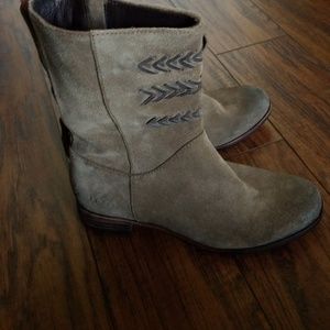 Ugg Distressed Boots, Size 6.5